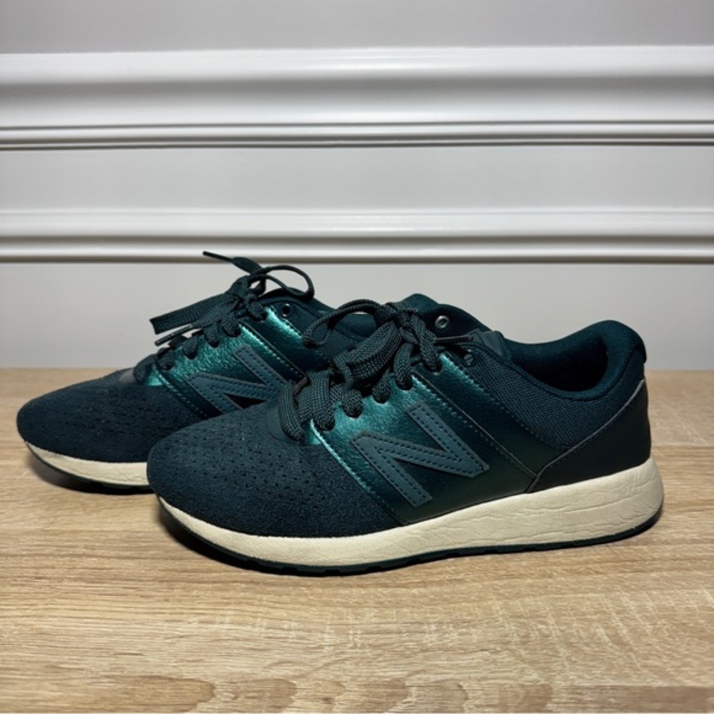 New‎ Balance Jade Green Sneakers with Minimalist suede Design